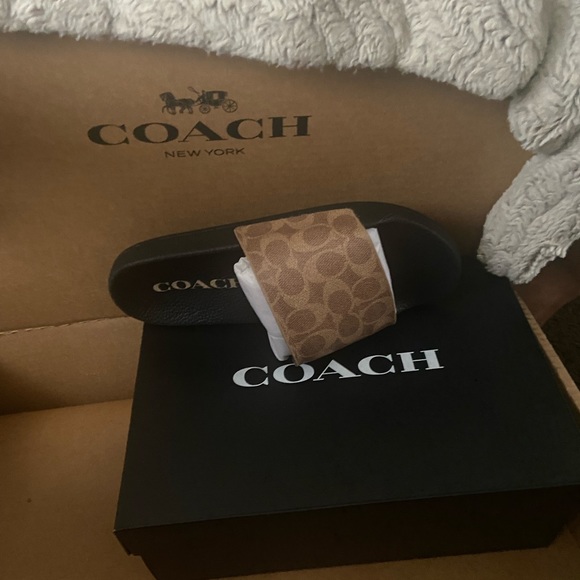 Selling coach slides original never been worn in the box - Picture 3 of 3